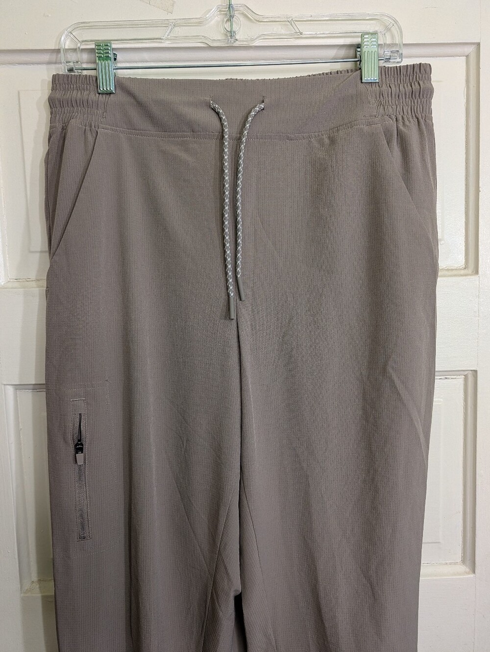 Eddie Bauer Women's M Utility Cargo Jogger Pants Taupe Hiking Travel Stretch - Picture 3 of 9